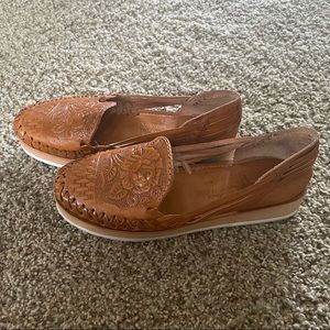 Calzado Cimarron Mexican Womens Weaved
Leather Huarache Shoes.